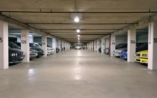 37295